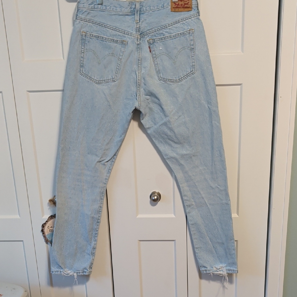 Levi's Light Wash Cropped Women's Jeans